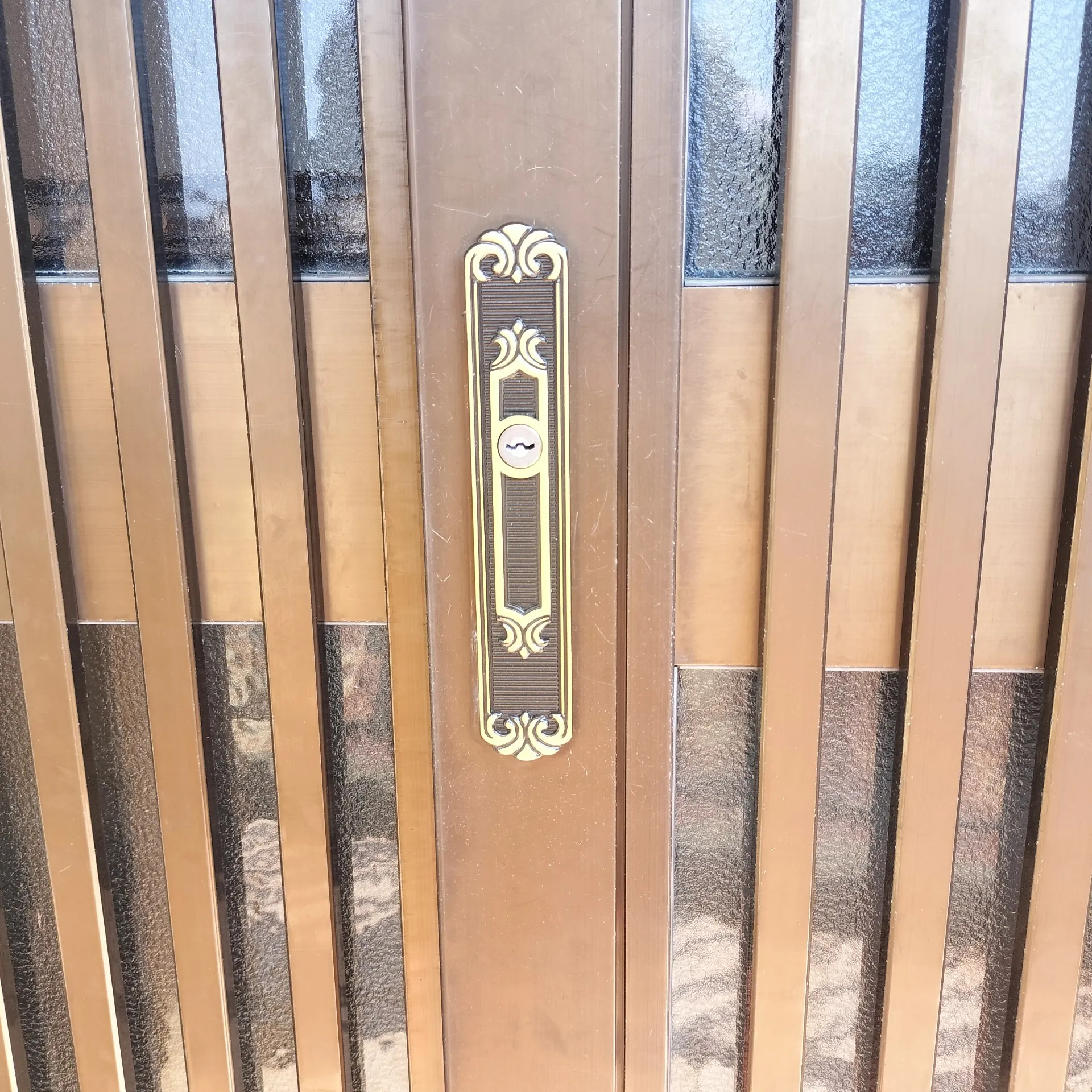 南山手町H様玄関シリンダー交換