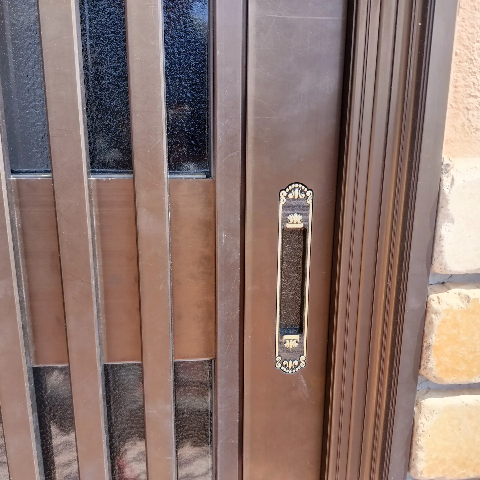 交換後（引手ロック付き）右側