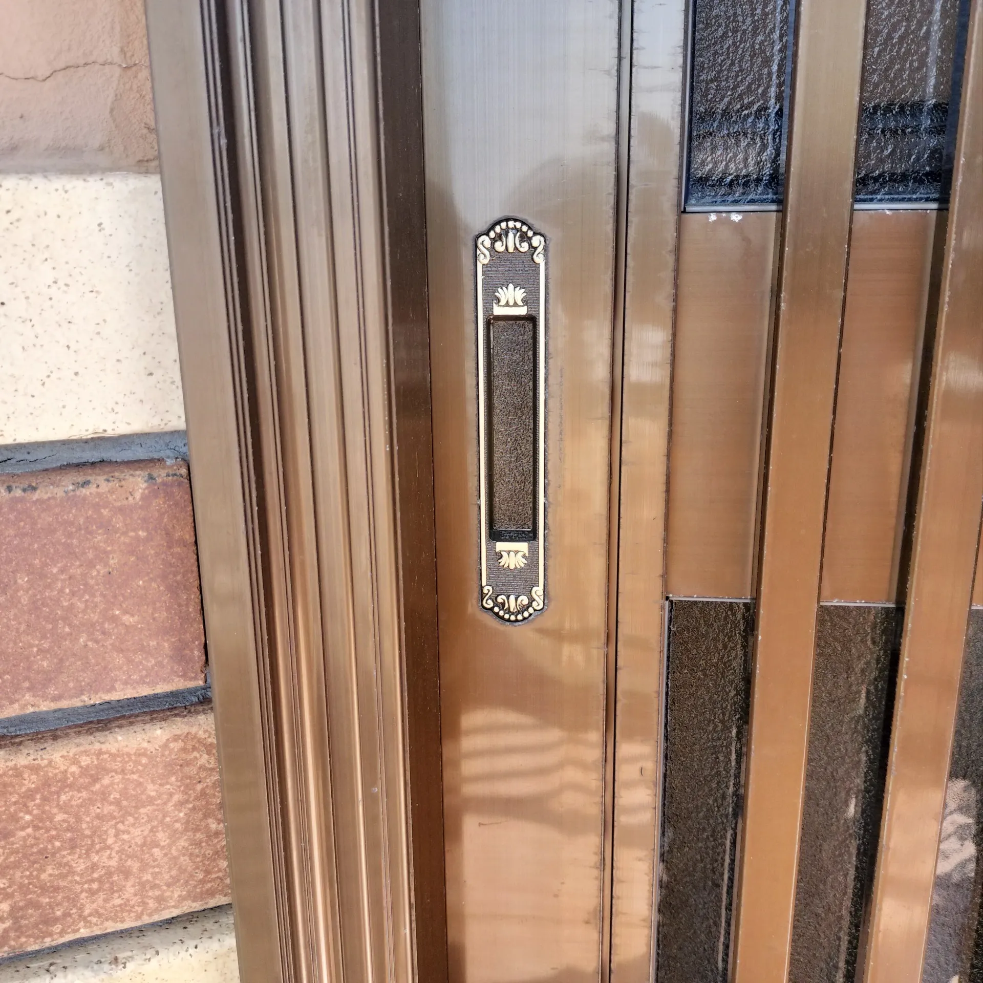 交換後（引手ロック付き）左側